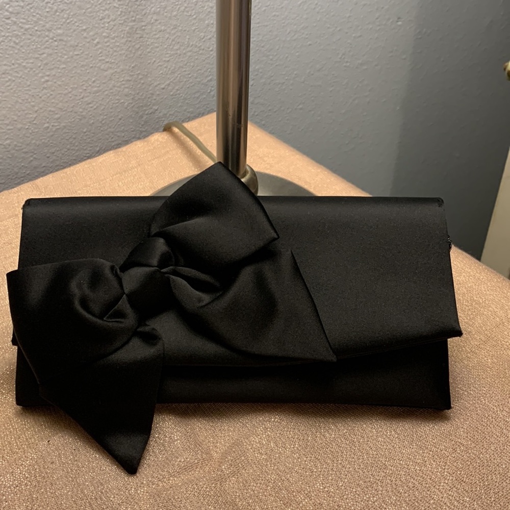Kate Landry Clutch. Chain strap with 9.5 inch drop. Strap is removable.